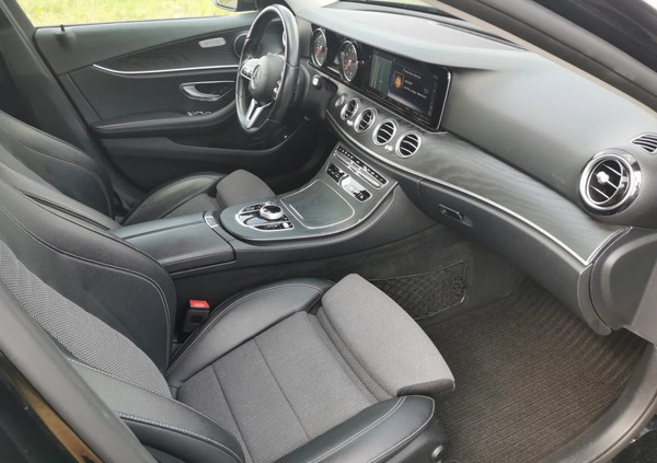 Mercedes-Benz Klasa E cena 145000 przebieg: 106000, rok produkcji 2019 z Szczawno-Zdrój małe 106